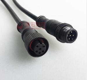 依托一拖多防水插頭滿足多口連接需求