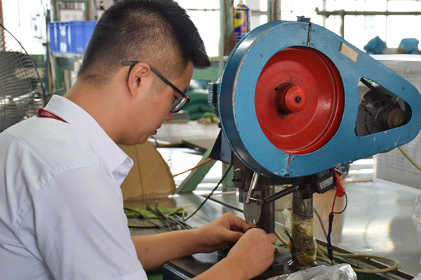 車間工作照.jpg 車間工作照.jpg